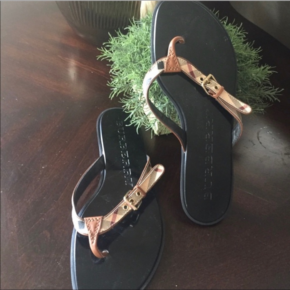 AUTH Burberry Thong Sandals
